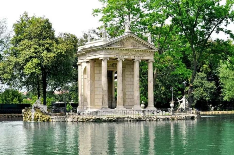 Luxury Mansard Borghese Apartment Rom